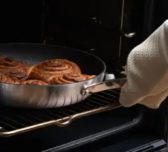 Bake med Emura-panne i ovnen