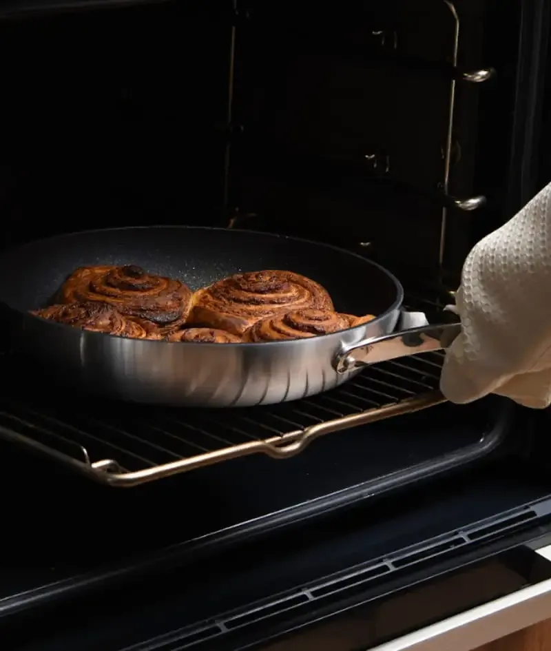 Bake med Emura-panne i ovnen